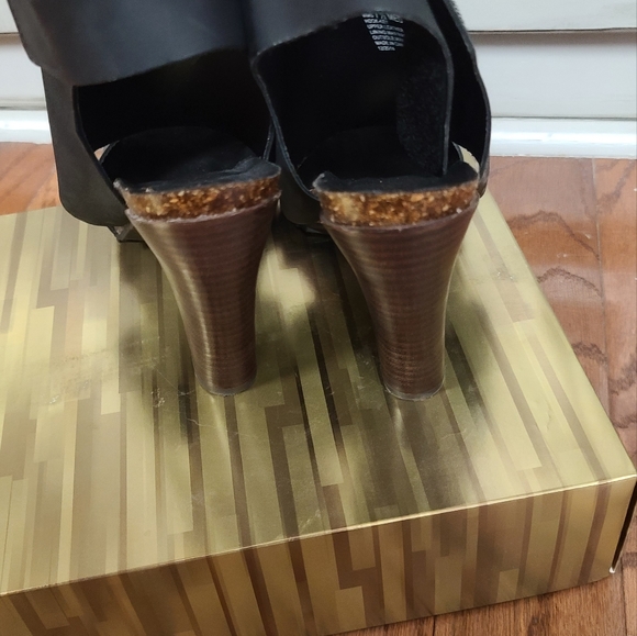 Kenneth Cole black leather high heel sandals - Picture 2 of 7